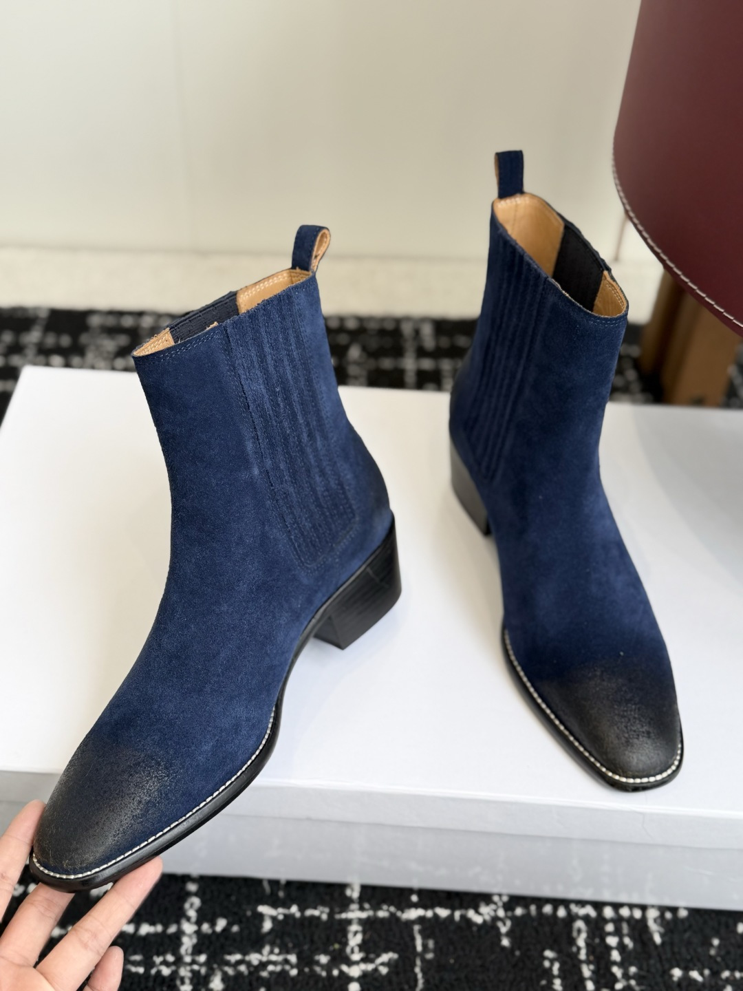 代购级 Celine 赛琳 26ss秋冬新品 粗跟  尖头 短靴 塞琳这一季好看的款式真的是很多 比如这款军靴就很机车风