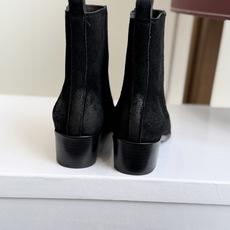 代购级 Celine 赛琳 26ss秋冬新品 粗跟 尖头 短靴 塞琳这一季好看的款式真的是很多 比如这款军靴就很机车风 代购级 Celine 赛琳 26ss秋冬新品 粗跟 尖头 短靴 塞琳这一季好看的款式真的是很多 比如这款军靴就很机车风