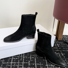 代购级 Celine 赛琳 26ss秋冬新品 粗跟 尖头 短靴 塞琳这一季好看的款式真的是很多 比如这款军靴就很机车风 代购级 Celine 赛琳 26ss秋冬新品 粗跟 尖头 短靴 塞琳这一季好看的款式真的是很多 比如这款军靴就很机车风
