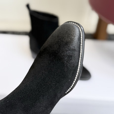 代购级 Celine 赛琳 26ss秋冬新品 粗跟 尖头 短靴 塞琳这一季好看的款式真的是很多 比如这款军靴就很机车风 代购级 Celine 赛琳 26ss秋冬新品 粗跟 尖头 短靴 塞琳这一季好看的款式真的是很多 比如这款军靴就很机车风