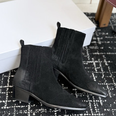 代购级 Celine 赛琳 26ss秋冬新品 粗跟 尖头 短靴 塞琳这一季好看的款式真的是很多 比如这款军靴就很机车风 代购级 Celine 赛琳 26ss秋冬新品 粗跟 尖头 短靴 塞琳这一季好看的款式真的是很多 比如这款军靴就很机车风