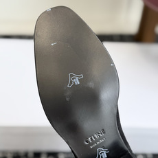 代购级 Celine 赛琳 26ss秋冬新品 粗跟 尖头 短靴 塞琳这一季好看的款式真的是很多 比如这款军靴就很机车风 代购级 Celine 赛琳 26ss秋冬新品 粗跟 尖头 短靴 塞琳这一季好看的款式真的是很多 比如这款军靴就很机车风