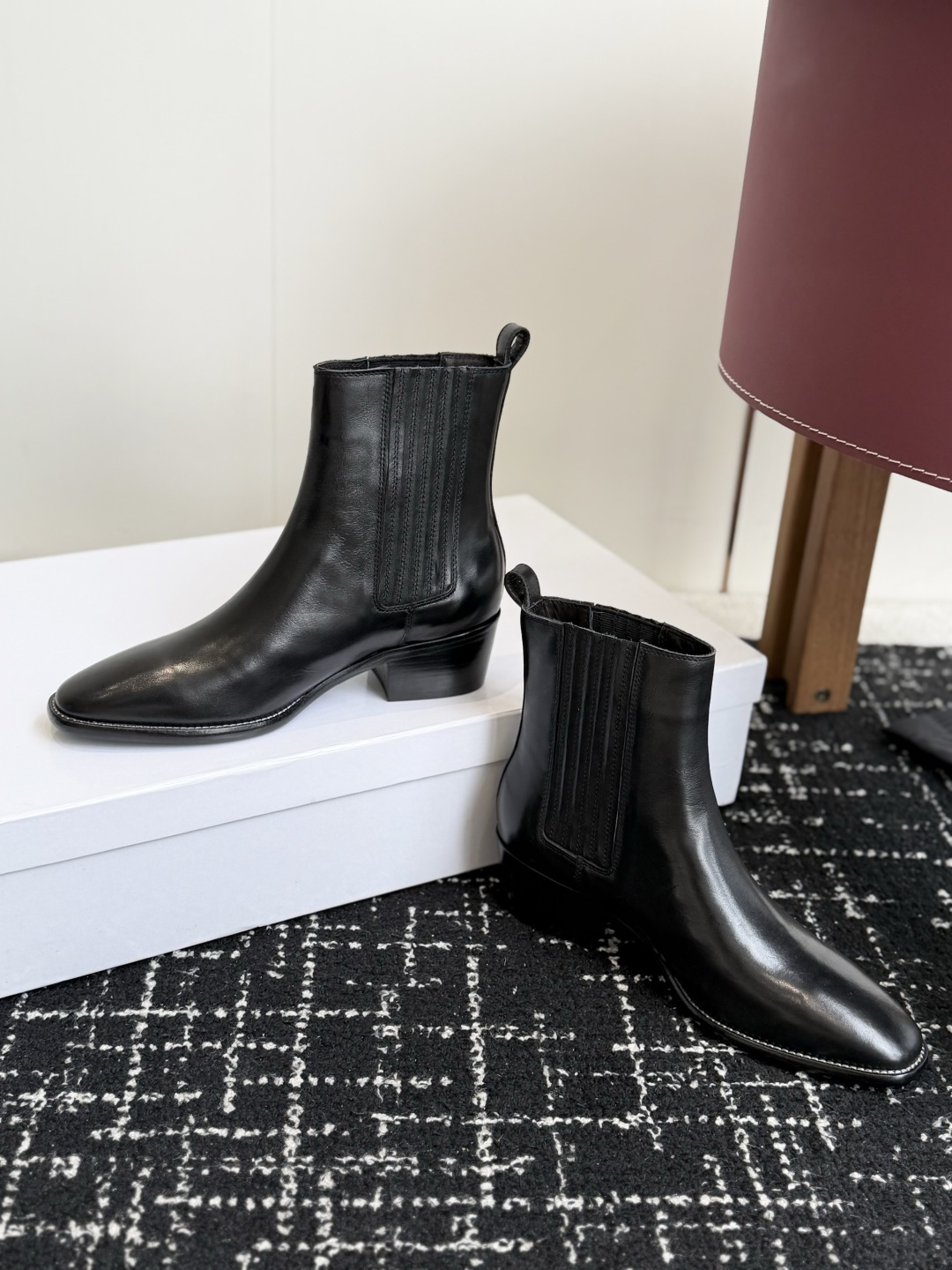 代购级 Celine 赛琳 26ss秋冬新品 粗跟 尖头 短靴 塞琳这一季好看的款式真的是很多 比如这款军靴就很机车风 代购级 Celine 赛琳 26ss秋冬新品 粗跟 尖头 短靴 塞琳这一季好看的款式真的是很多 比如这款军靴就很机车风