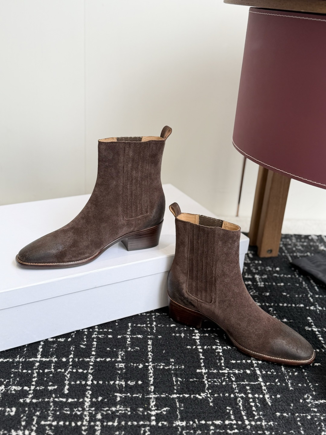代购级 Celine 赛琳 26ss秋冬新品 粗跟 尖头 短靴 塞琳这一季好看的款式真的是很多 比如这款军靴就很机车风 代购级 Celine 赛琳 26ss秋冬新品 粗跟 尖头 短靴 塞琳这一季好看的款式真的是很多 比如这款军靴就很机车风
