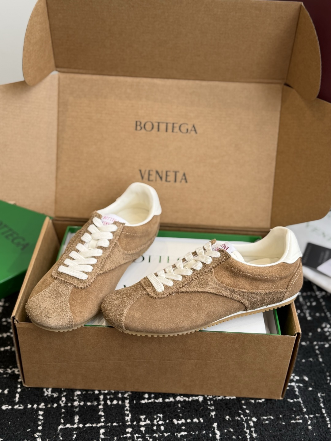 代购级 Bottega Veneta BV葆蝶家 26ss 新款 情侣款 阿甘鞋 德训运动鞋 Sneake灵感来自复古球