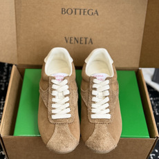 代购级 Bottega Veneta BV葆蝶家 26ss 新款 情侣款 阿甘鞋 德训运动鞋 Sneake灵感来自复古球 代购级 Bottega Veneta BV葆蝶家 26ss 新款 情侣款 阿甘鞋 德训运动鞋 Sneake灵感来自复古球
