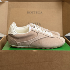 代购级 Bottega Veneta BV葆蝶家 26ss 新款 情侣款 阿甘鞋 德训运动鞋 Sneake灵感来自复古球 代购级 Bottega Veneta BV葆蝶家 26ss 新款 情侣款 阿甘鞋 德训运动鞋 Sneake灵感来自复古球