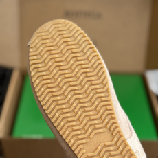 代购级 Bottega Veneta BV葆蝶家 26ss 新款 情侣款 阿甘鞋 德训运动鞋 Sneake灵感来自复古球 代购级 Bottega Veneta BV葆蝶家 26ss 新款 情侣款 阿甘鞋 德训运动鞋 Sneake灵感来自复古球