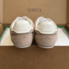 代购级 Bottega Veneta BV葆蝶家 26ss 新款 情侣款 阿甘鞋 德训运动鞋 Sneake灵感来自复古球 代购级 Bottega Veneta BV葆蝶家 26ss 新款 情侣款 阿甘鞋 德训运动鞋 Sneake灵感来自复古球