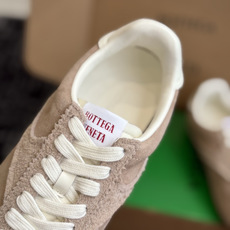 代购级 Bottega Veneta BV葆蝶家 26ss 新款 情侣款 阿甘鞋 德训运动鞋 Sneake灵感来自复古球 代购级 Bottega Veneta BV葆蝶家 26ss 新款 情侣款 阿甘鞋 德训运动鞋 Sneake灵感来自复古球