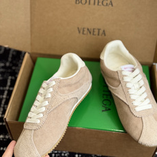 代购级 Bottega Veneta BV葆蝶家 26ss 新款 情侣款 阿甘鞋 德训运动鞋 Sneake灵感来自复古球 代购级 Bottega Veneta BV葆蝶家 26ss 新款 情侣款 阿甘鞋 德训运动鞋 Sneake灵感来自复古球