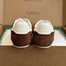 代购级 Bottega Veneta BV葆蝶家 26ss 新款 情侣款 阿甘鞋 德训运动鞋 Sneake灵感来自复古球 代购级 Bottega Veneta BV葆蝶家 26ss 新款 情侣款 阿甘鞋 德训运动鞋 Sneake灵感来自复古球