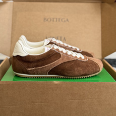 代购级 Bottega Veneta BV葆蝶家 26ss 新款 情侣款 阿甘鞋 德训运动鞋 Sneake灵感来自复古球 代购级 Bottega Veneta BV葆蝶家 26ss 新款 情侣款 阿甘鞋 德训运动鞋 Sneake灵感来自复古球