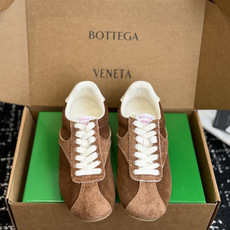 代购级 Bottega Veneta BV葆蝶家 26ss 新款 情侣款 阿甘鞋 德训运动鞋 Sneake灵感来自复古球 代购级 Bottega Veneta BV葆蝶家 26ss 新款 情侣款 阿甘鞋 德训运动鞋 Sneake灵感来自复古球