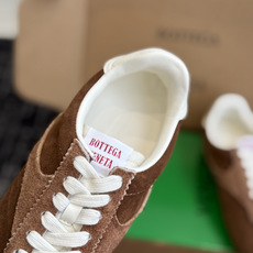 代购级 Bottega Veneta BV葆蝶家 26ss 新款 情侣款 阿甘鞋 德训运动鞋 Sneake灵感来自复古球 代购级 Bottega Veneta BV葆蝶家 26ss 新款 情侣款 阿甘鞋 德训运动鞋 Sneake灵感来自复古球
