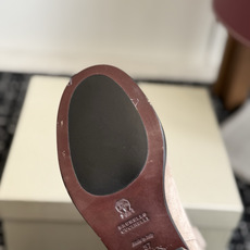 代购级 Brunello CucinelliBC26ss夏季新款粗跟气质高跟中筒靴 自带高冷疏离的清冷极简格调,利落尖头 代购级 Brunello CucinelliBC26ss夏季新款粗跟气质高跟中筒靴 自带高冷疏离的清冷极简格调,利落尖头