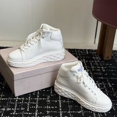 代购级 Jimmy Choo 26ss 最新高帮厚度休闲鞋,专柜主打系列!代购级别! 面料选用原版一致牛京,进口牛皮 搭 代购级 Jimmy Choo 26ss 最新高帮厚度休闲鞋,专柜主打系列!代购级别! 面料选用原版一致牛京,进口牛皮 搭