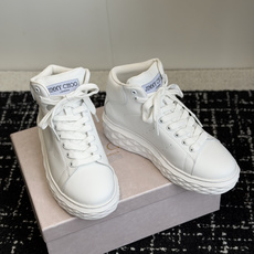 代购级 Jimmy Choo 26ss 最新高帮厚度休闲鞋,专柜主打系列!代购级别! 面料选用原版一致牛京,进口牛皮 搭 代购级 Jimmy Choo 26ss 最新高帮厚度休闲鞋,专柜主打系列!代购级别! 面料选用原版一致牛京,进口牛皮 搭