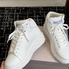 代购级 Jimmy Choo 26ss 最新高帮厚度休闲鞋,专柜主打系列!代购级别! 面料选用原版一致牛京,进口牛皮 搭 代购级 Jimmy Choo 26ss 最新高帮厚度休闲鞋,专柜主打系列!代购级别! 面料选用原版一致牛京,进口牛皮 搭