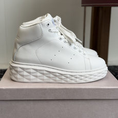 代购级 Jimmy Choo 26ss 最新高帮厚度休闲鞋,专柜主打系列!代购级别! 面料选用原版一致牛京,进口牛皮 搭 代购级 Jimmy Choo 26ss 最新高帮厚度休闲鞋,专柜主打系列!代购级别! 面料选用原版一致牛京,进口牛皮 搭