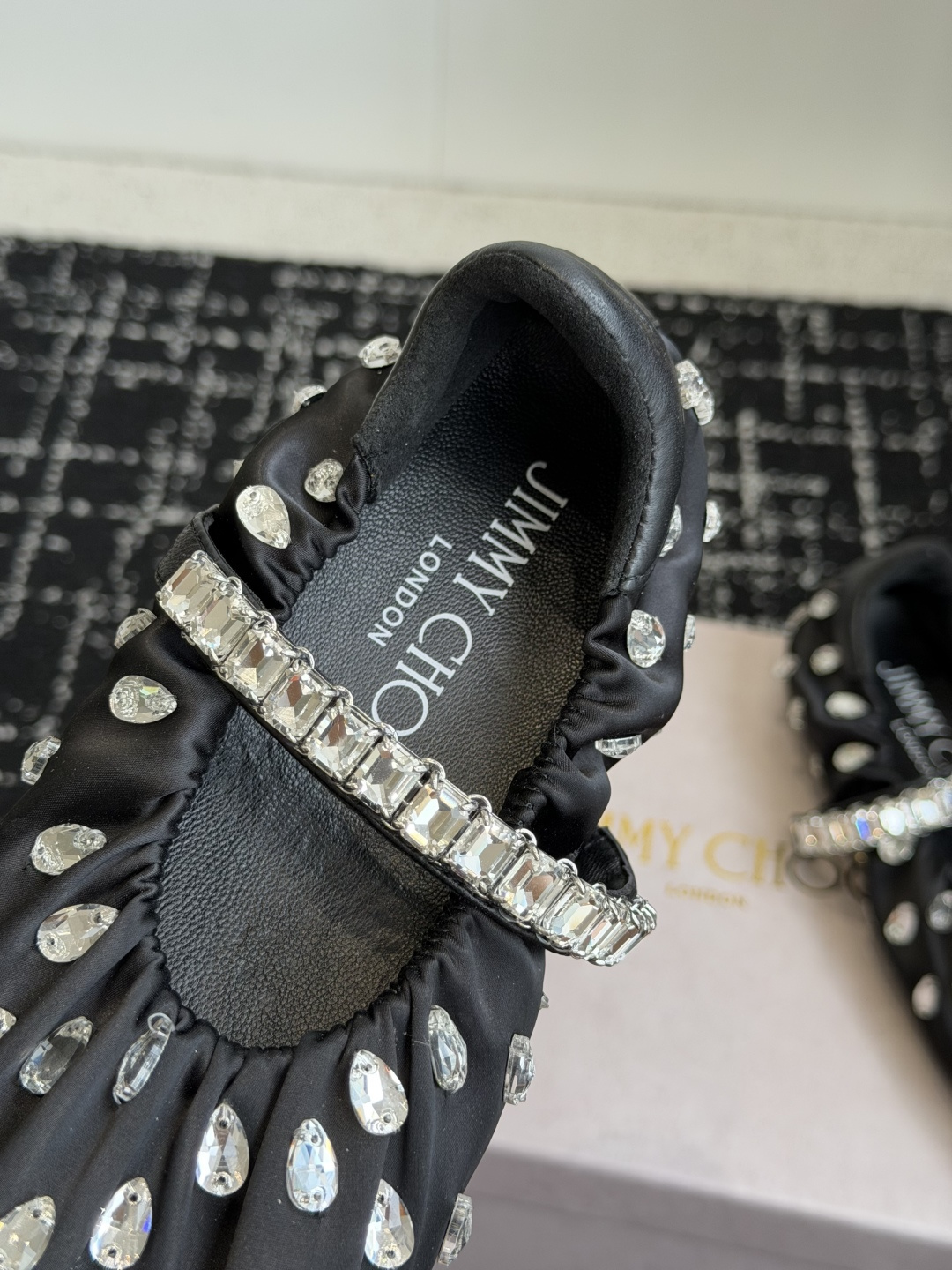 代购级 Jimmy Choo 26ss JC家钻链、芭蕾舞隆重上新啦! 巨美,超有气质的一款鞋子~脚感无敌了!上脚妥妥的 代购级 Jimmy Choo 26ss JC家钻链、芭蕾舞隆重上新啦! 巨美,超有气质的一款鞋子~脚感无敌了!上脚妥妥的