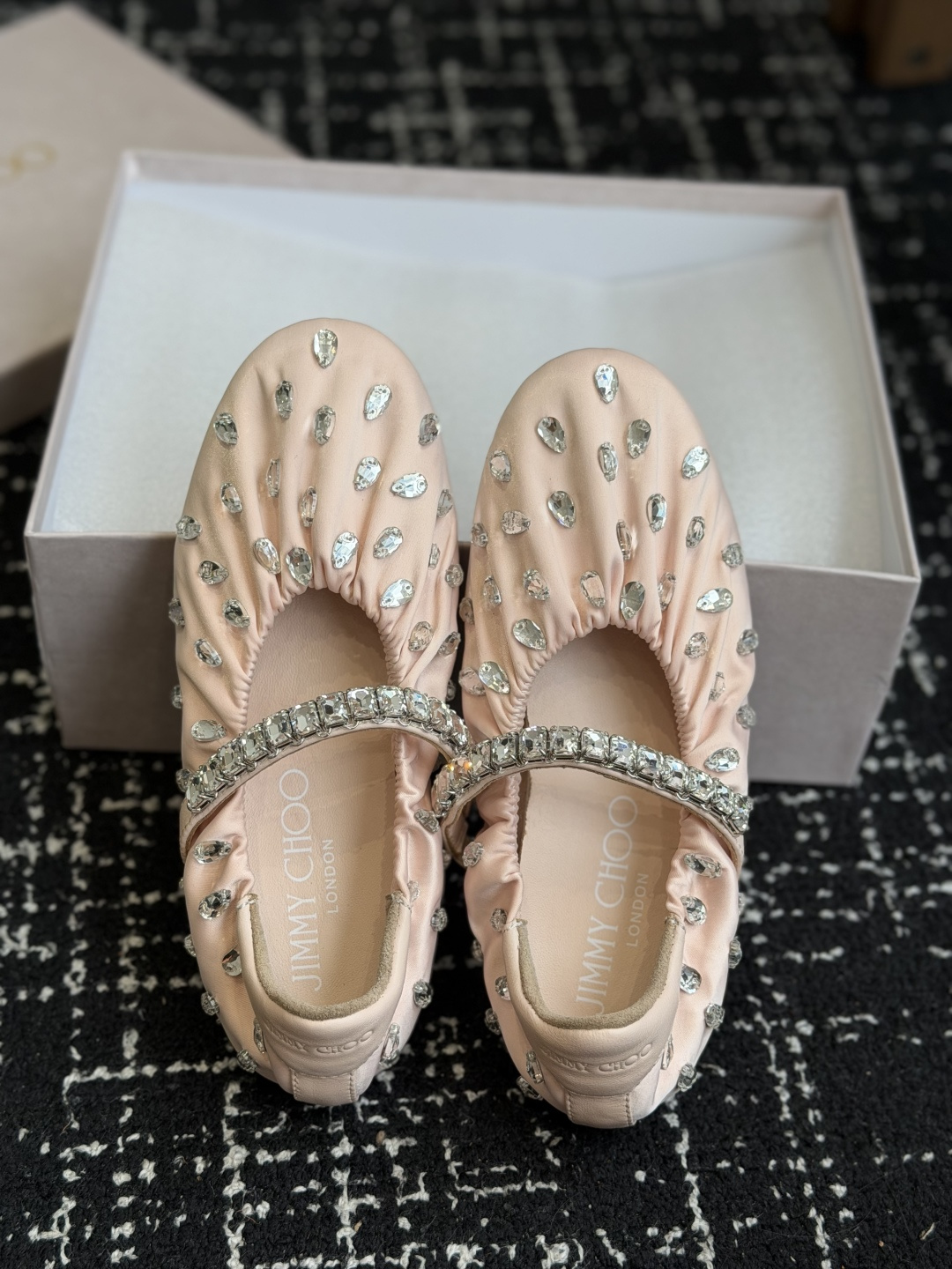 代购级 Jimmy Choo 26ss JC家钻链、芭蕾舞隆重上新啦！ 巨美，超有气质的一款鞋子~脚感无敌了！上脚妥妥的
