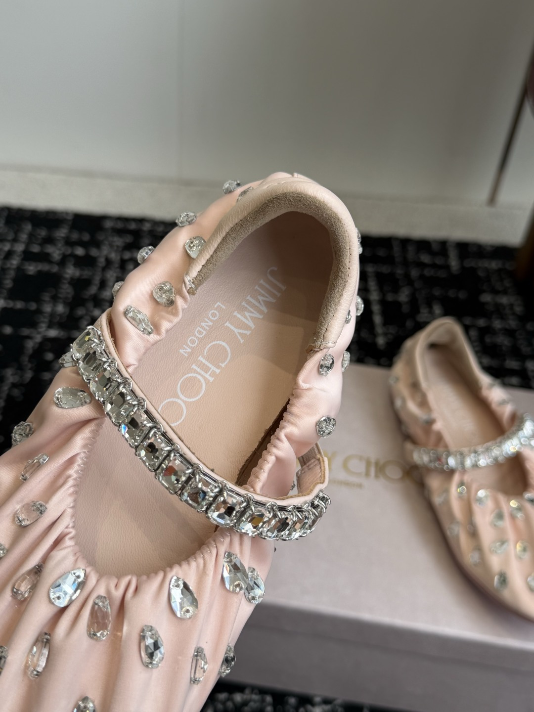 代购级 Jimmy Choo 26ss JC家钻链、芭蕾舞隆重上新啦！ 巨美，超有气质的一款鞋子~脚感无敌了！上脚妥妥的