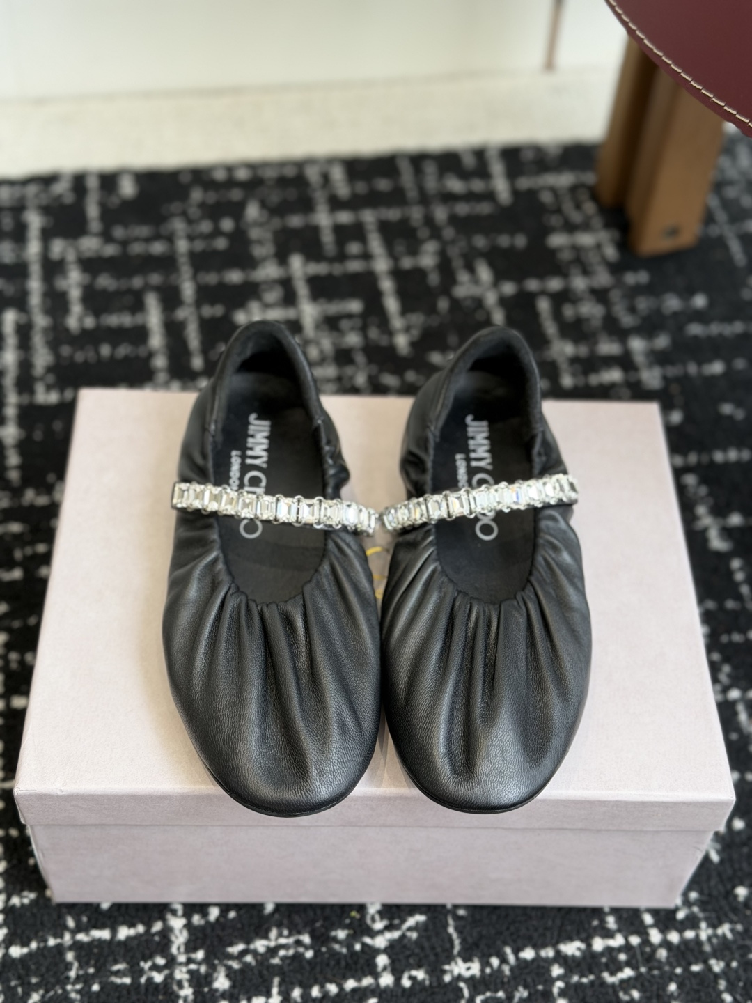 代购级 Jimmy Choo 26ss JC家钻链、芭蕾舞隆重上新啦！ 巨美，超有气质的一款鞋子~脚感无敌了！上脚妥妥的