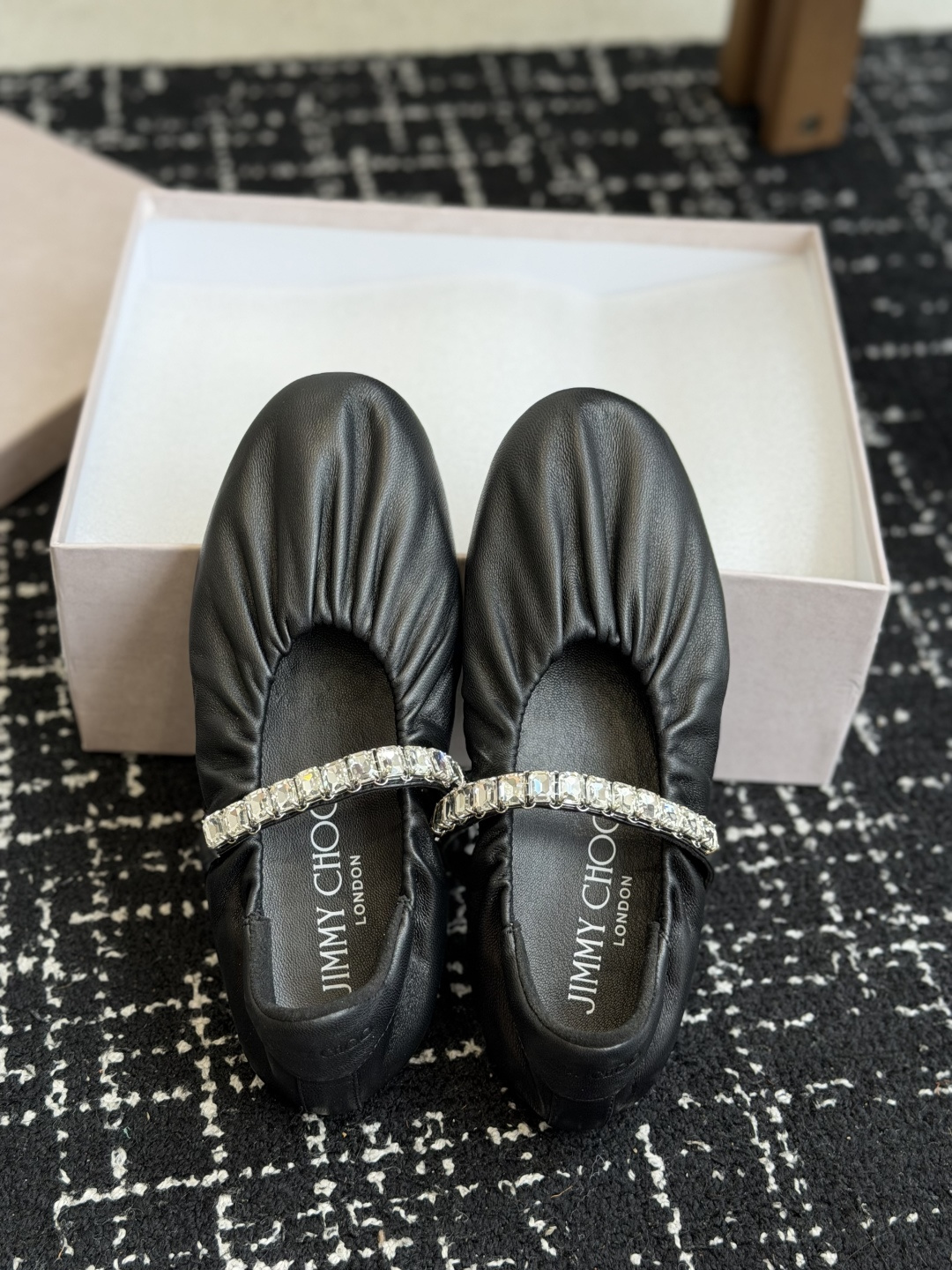 代购级 Jimmy Choo 26ss JC家钻链、芭蕾舞隆重上新啦！ 巨美，超有气质的一款鞋子~脚感无敌了！上脚妥妥的