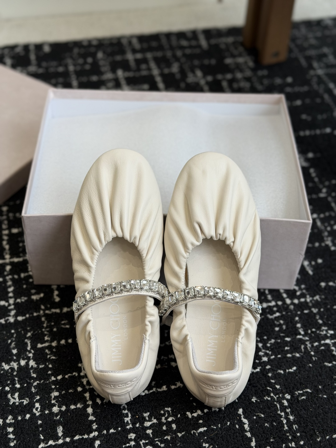 代购级 Jimmy Choo 26ss JC家钻链、芭蕾舞隆重上新啦！ 巨美，超有气质的一款鞋子~脚感无敌了！上脚妥妥的