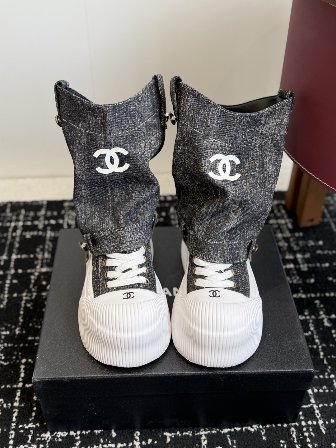 代购级 CHANEL 香奈儿  网红爆款中古 帆布鞋 可拆摘靴筒，太有范儿了 复古coco女鞋 一直以来异常的盛行. 这