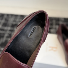 东莞代购级 The Row 26ss 新款 乐福鞋 单鞋 第一眼看到这个鞋子就爱上了,带点复古味随意搭配都好看! 各大网 东莞代购级 The Row 26ss 新款 乐福鞋 单鞋 第一眼看到这个鞋子就爱上了,带点复古味随意搭配都好看! 各大网