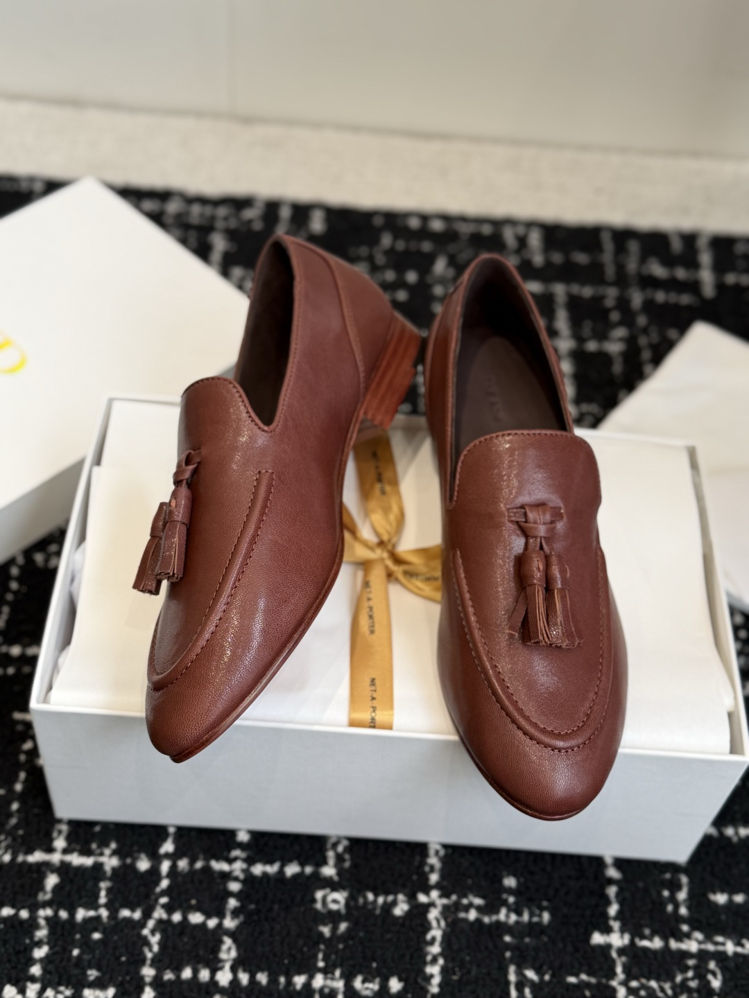 东莞代购级 The Row 26ss 新款 乐福鞋 单鞋 第一眼看到这个鞋子就爱上了,带点复古味随意搭配都好看! 各大网 东莞代购级 The Row 26ss 新款 乐福鞋 单鞋 第一眼看到这个鞋子就爱上了,带点复古味随意搭配都好看! 各大网
