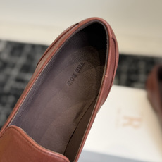 东莞代购级 The Row 26ss 新款 乐福鞋 单鞋 第一眼看到这个鞋子就爱上了,带点复古味随意搭配都好看! 各大网 东莞代购级 The Row 26ss 新款 乐福鞋 单鞋 第一眼看到这个鞋子就爱上了,带点复古味随意搭配都好看! 各大网