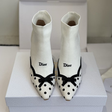 代购级 Dior 迪奥2026新款高跟鞋一眼就想要,今年大热波点!单鞋+袜子靴筒简单大方‘低调奢华! 配上醒目的 Dio 代购级 Dior 迪奥2026新款高跟鞋一眼就想要,今年大热波点!单鞋+袜子靴筒简单大方‘低调奢华! 配上醒目的 Dio