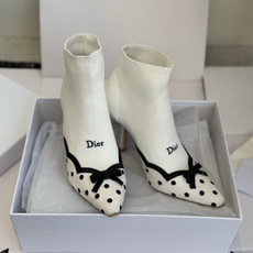 代购级 Dior 迪奥2026新款高跟鞋一眼就想要,今年大热波点!单鞋+袜子靴筒简单大方‘低调奢华! 配上醒目的 Dio 代购级 Dior 迪奥2026新款高跟鞋一眼就想要,今年大热波点!单鞋+袜子靴筒简单大方‘低调奢华! 配上醒目的 Dio
