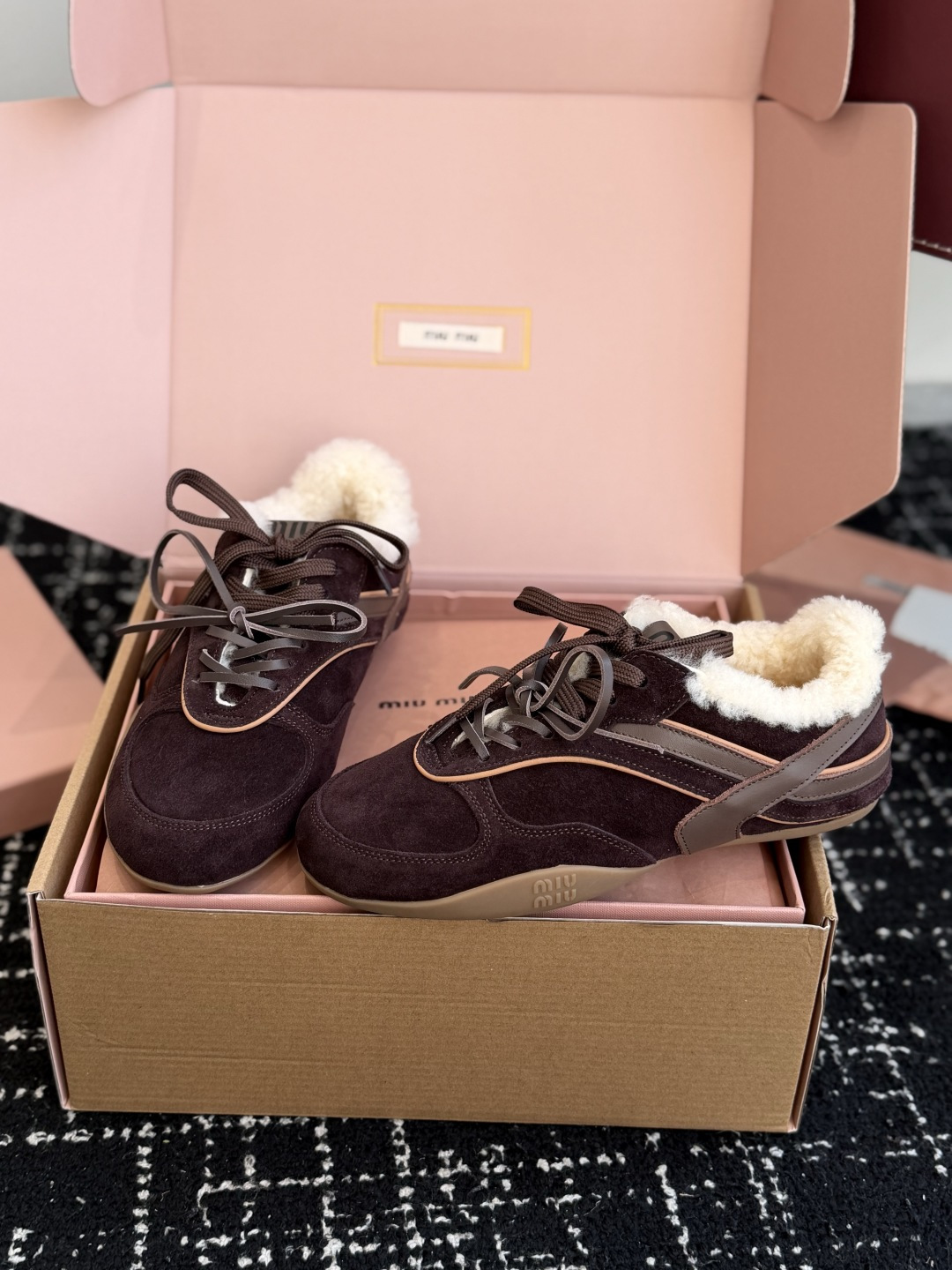代购级（⚠️官网同步✈️盒包装） MiuMiu 缪缪 26ss 秋冬 羊毛 阿甘鞋休闲运动鞋 miumiu最新爆款 前卫