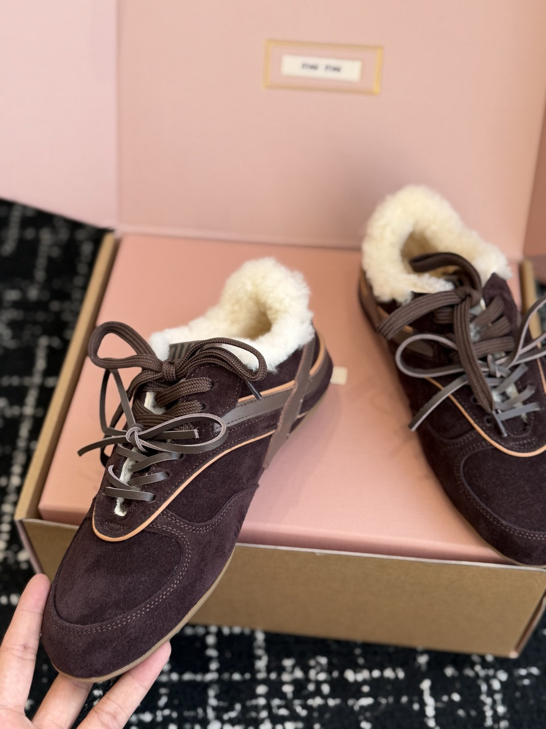 代购级（⚠️官网同步✈️盒包装） MiuMiu 缪缪 26ss 秋冬 羊毛 阿甘鞋休闲运动鞋 miumiu最新爆款 前卫