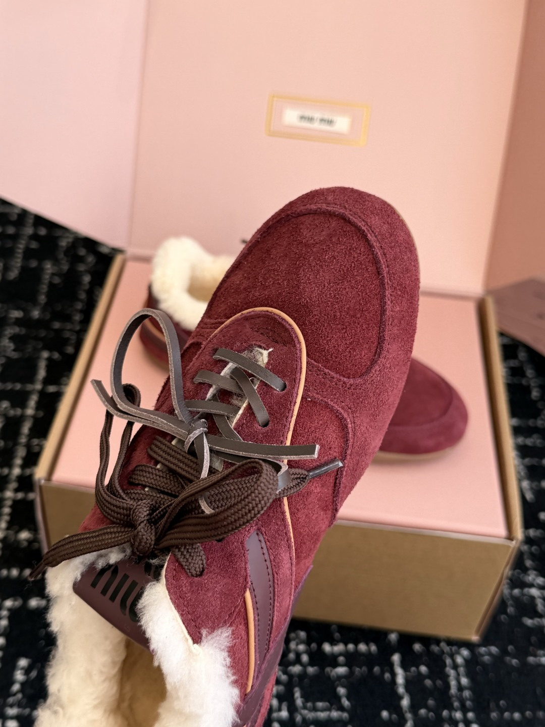 代购级(⚠️官网同步✈️盒包装) MiuMiu 缪缪 26ss 秋冬 羊毛 阿甘鞋休闲运动鞋 miumiu最新爆款 前卫 代购级(⚠️官网同步✈️盒包装) MiuMiu 缪缪 26ss 秋冬 羊毛 阿甘鞋休闲运动鞋 miumiu最新爆款 前卫