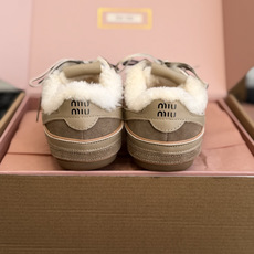 代购级(⚠️官网同步✈️盒包装) MiuMiu 缪缪 26ss 秋冬 羊毛 阿甘鞋休闲运动鞋 miumiu最新爆款 前卫 代购级(⚠️官网同步✈️盒包装) MiuMiu 缪缪 26ss 秋冬 羊毛 阿甘鞋休闲运动鞋 miumiu最新爆款 前卫