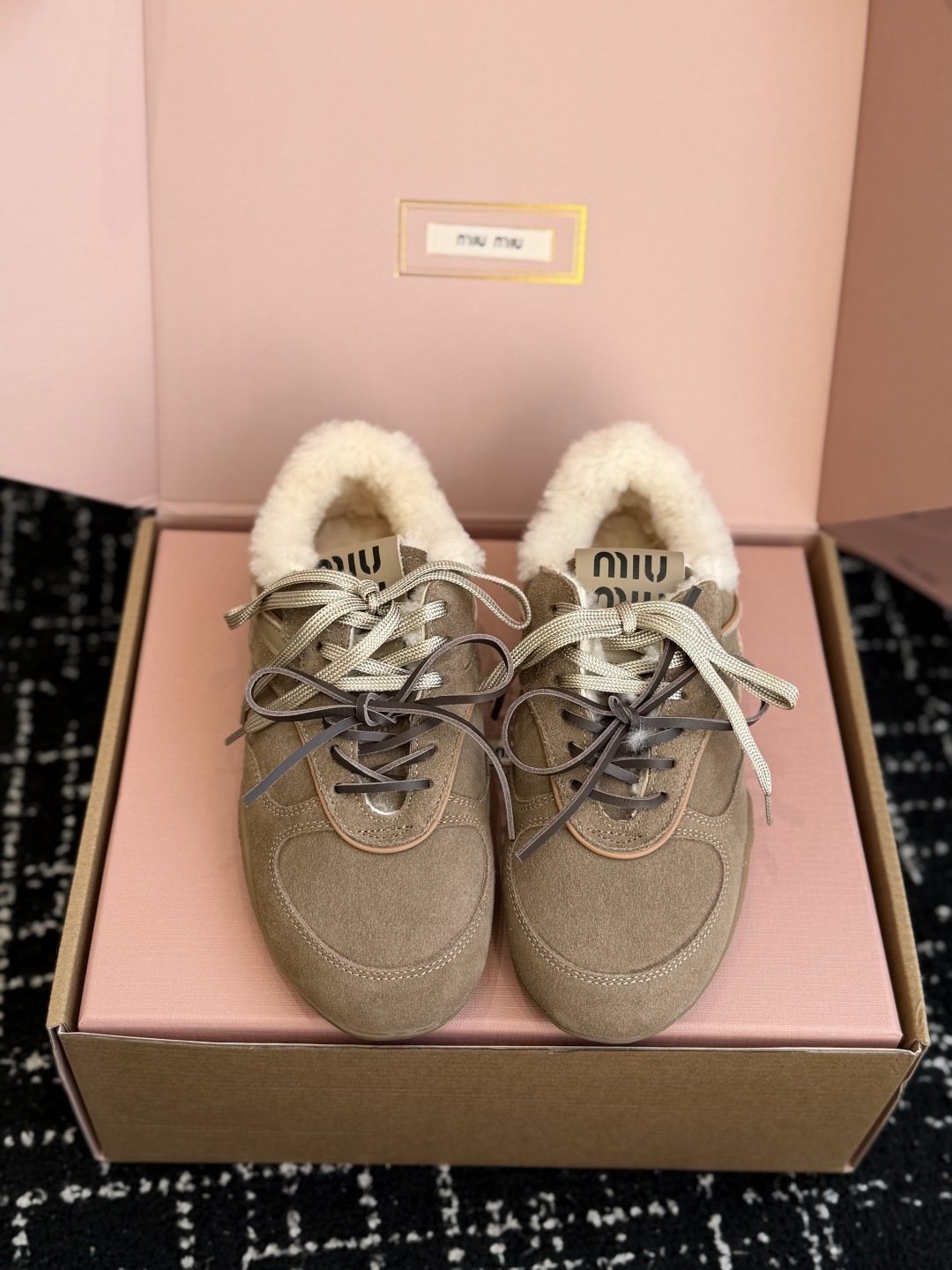 代购级（⚠️官网同步✈️盒包装） MiuMiu 缪缪 26ss 秋冬 羊毛 阿甘鞋休闲运动鞋 miumiu最新爆款 前卫