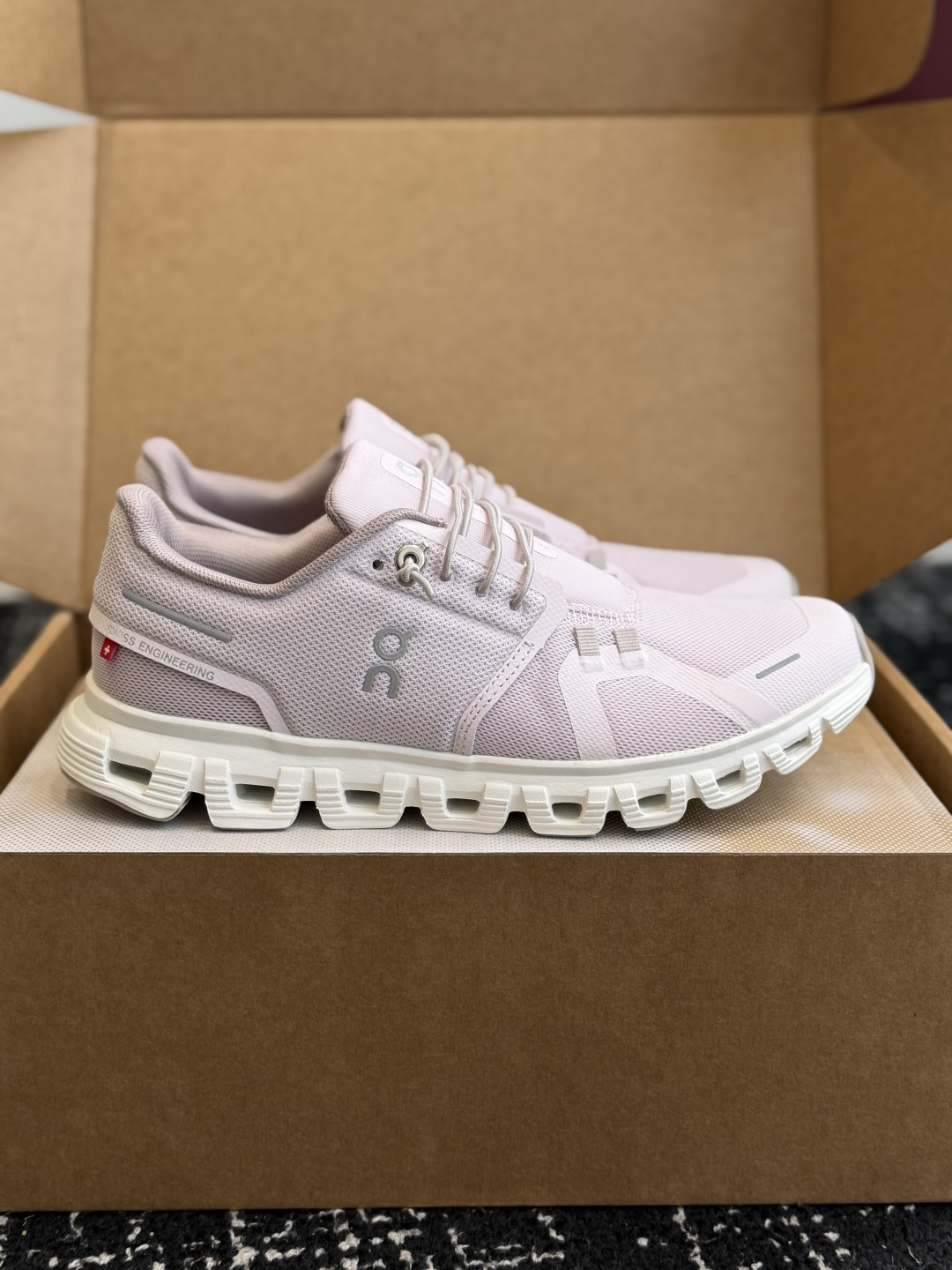 东莞代购级   On 昂跑 Cloud 6 Wide 时尚潮流 舒适透气 超级轻便 休闲运动跑鞋！   该款 On Cl