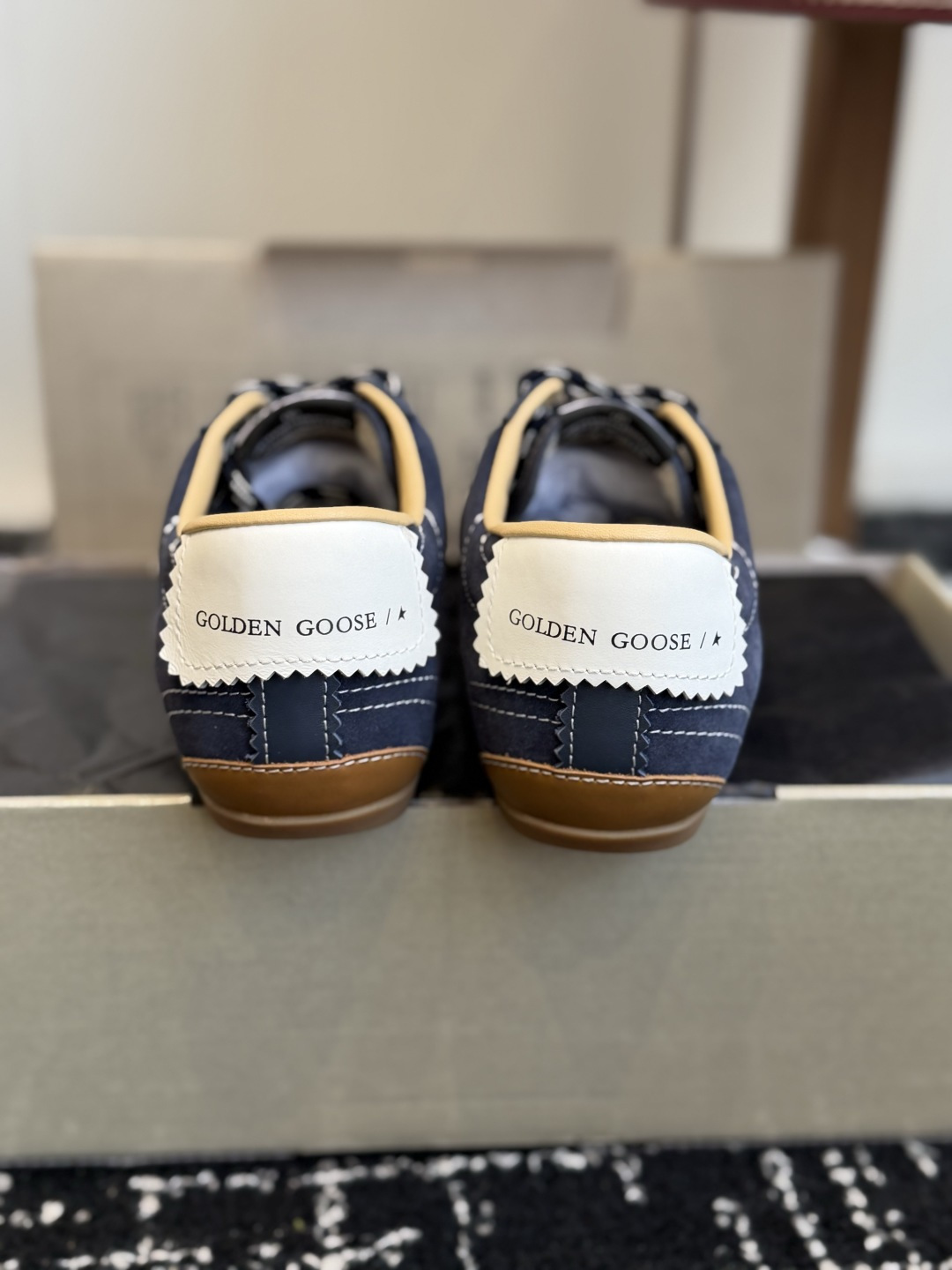 代购级女款 情侣款 男士+10 GGDB Golden Goose 星星运动鞋板鞋休闲鞋 延续品牌标志性的做旧脏脏鞋风格 代购级女款 情侣款 男士+10 GGDB Golden Goose 星星运动鞋板鞋休闲鞋 延续品牌标志性的做旧脏脏鞋风格