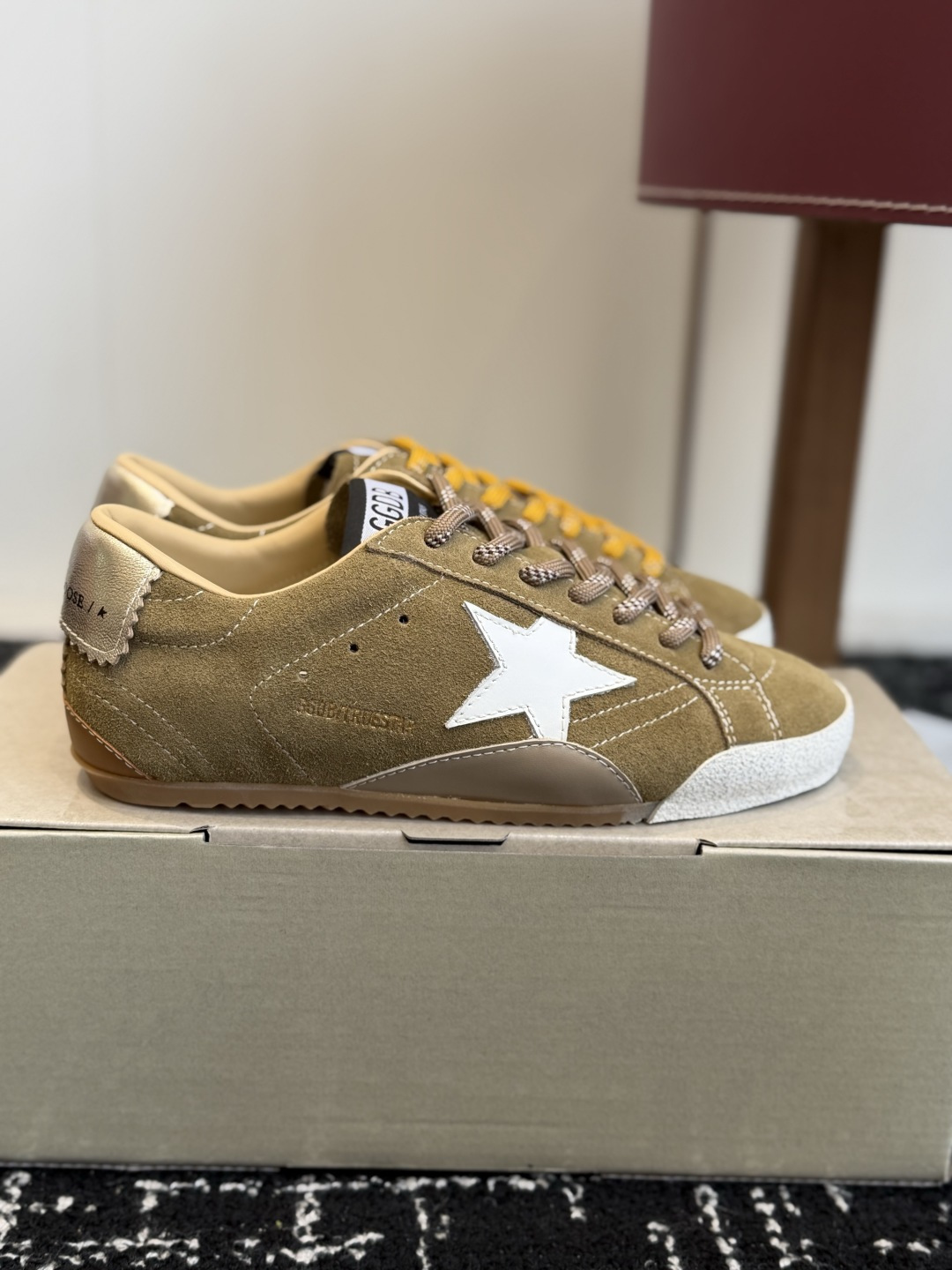 代购级女款 情侣款 男士+10 GGDB Golden Goose 星星运动鞋板鞋休闲鞋 延续品牌标志性的做旧脏脏鞋风格 代购级女款 情侣款 男士+10 GGDB Golden Goose 星星运动鞋板鞋休闲鞋 延续品牌标志性的做旧脏脏鞋风格