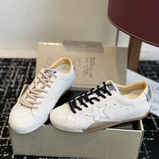 代购级女款 情侣款 男士+10 GGDB Golden Goose 星星运动鞋板鞋休闲鞋 延续品牌标志性的做旧脏脏鞋风格 代购级女款 情侣款 男士+10 GGDB Golden Goose 星星运动鞋板鞋休闲鞋 延续品牌标志性的做旧脏脏鞋风格