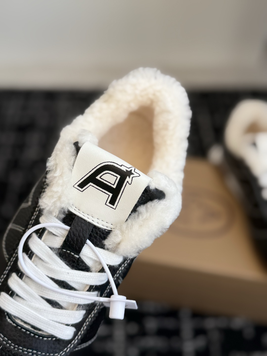 代购级 ASH秋冬加绒德训鞋✨ 意大利轻奢潮牌｜4色可选 鞋面头层牛皮，内里加厚羊毛，冬天保暖不冻脚 复古明线设计，橡胶