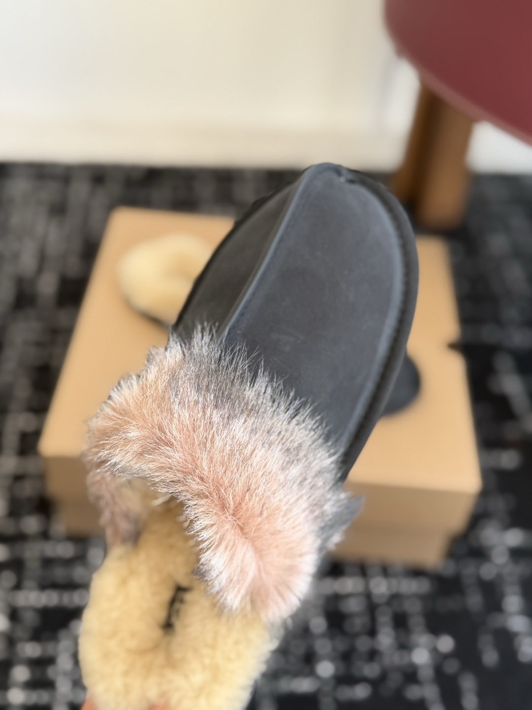 代购级UGG蒂茨库特秋冬新款女士休闲经典毛毛拖鞋 UGG 秋冬新出的秋冬“踩云级”本命拖鞋,适配所有慵懒系穿搭~羊皮毛一 代购级UGG蒂茨库特秋冬新款女士休闲经典毛毛拖鞋 UGG 秋冬新出的秋冬“踩云级”本命拖鞋,适配所有慵懒系穿搭~羊皮毛一