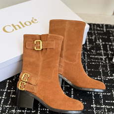 代购级短靴 Chloe 2026秋冬秀场时装骑士靴 圆头 粗跟高筒靴 蔻依,一个顶级时装品牌,站在高跟鞋上,我可以看 代购级短靴 Chloe 2026秋冬秀场时装骑士靴 圆头 粗跟高筒靴 蔻依,一个顶级时装品牌,站在高跟鞋上,我可以看