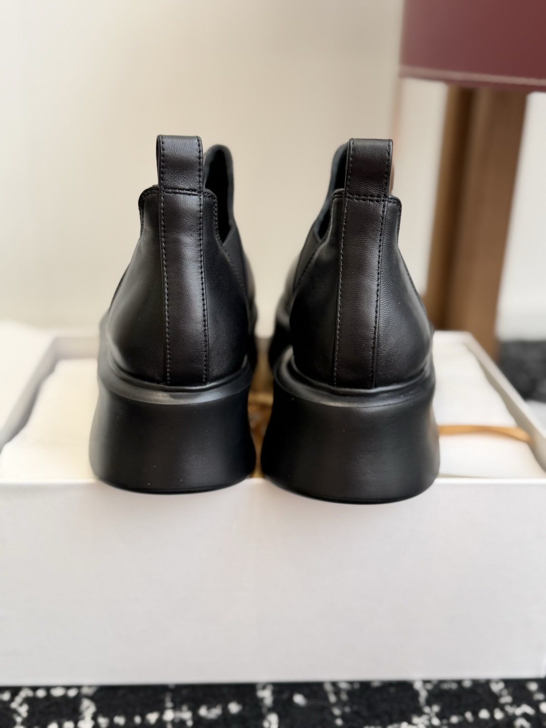 东莞代购级 The row_经典切尔西短靴！ the row 极简天花板切尔西靴，各大网红博主推荐 一如既往的它把持着自