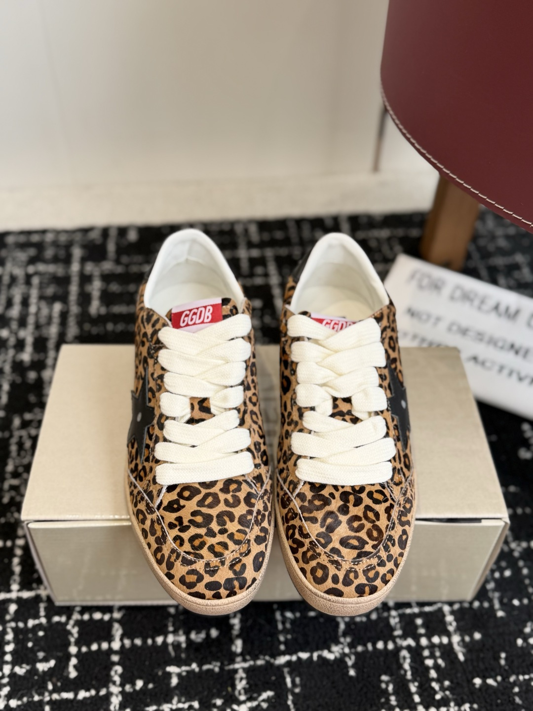 代购级女款 情侣款 男士+10 GGDB Golden Goose 星星运动鞋板鞋休闲鞋 延续品牌标志性的做旧脏脏鞋风格 代购级女款 情侣款 男士+10 GGDB Golden Goose 星星运动鞋板鞋休闲鞋 延续品牌标志性的做旧脏脏鞋风格
